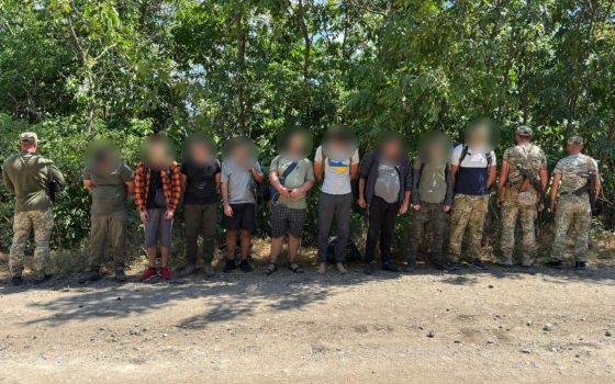 Три дні у спеку: дев’ятьох чоловіків затримали в Одеській області, на кордоні з Молдовою (фото) «фото»
