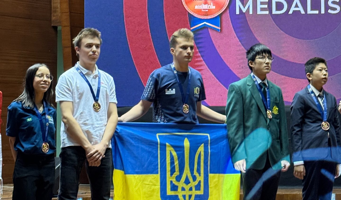 Українські школярі вибороли «високі міста» на Міжнародній олімпіаді з інформатики (фото) usionline.com Українські школярі вибороли «високі міста» на Міжнародній олімпіаді з інформатики (фото) «фото»