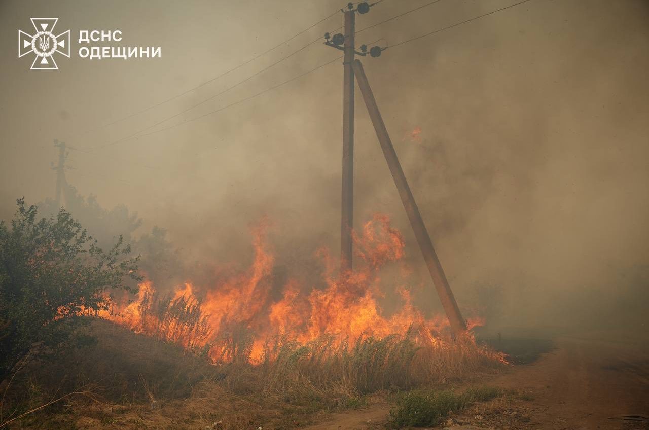На Одещині літній чоловік намагався загасити пожежу та отримав тяжкі опіки (фото) usionline.com На Одещині літній чоловік намагався загасити пожежу та отримав тяжкі опіки (фото) «фото»