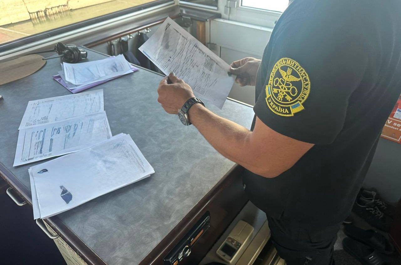 В Ізмаїлі затримали румунський танкер із 350 тоннами незадекларованого пального (фото) «фото»