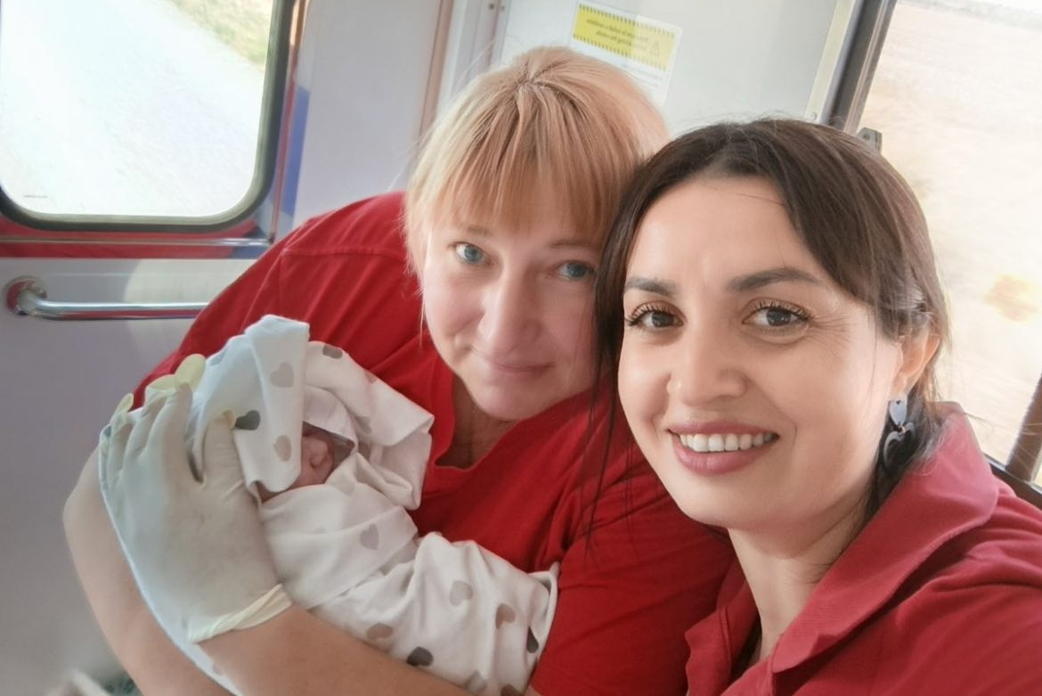У Петропавлівському районі Одеської області медики прийняли пологи просто в автомобілі швидкої (фото) «фото»