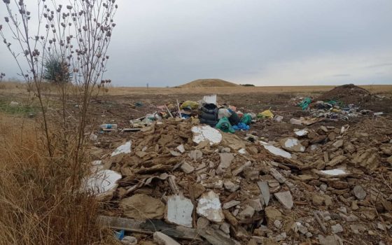 Скіфський курган на Одещині перетворюють на смітник (фото) «фото»