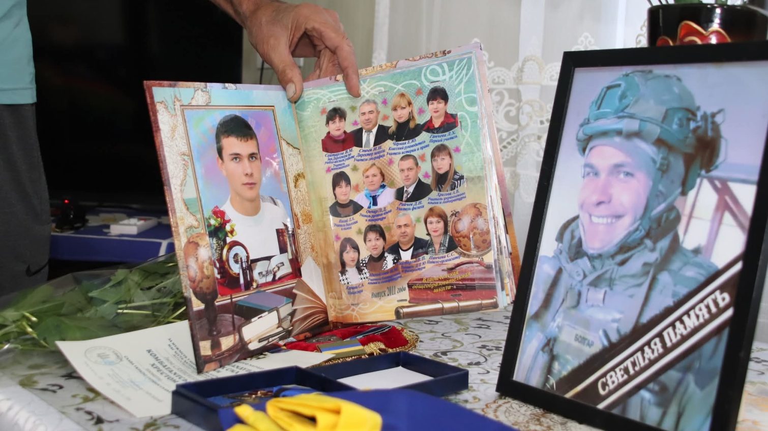 У День Незалежності батькам загиблого воїна з Одещини вручили посмертну нагороду сина (фото) «фото»