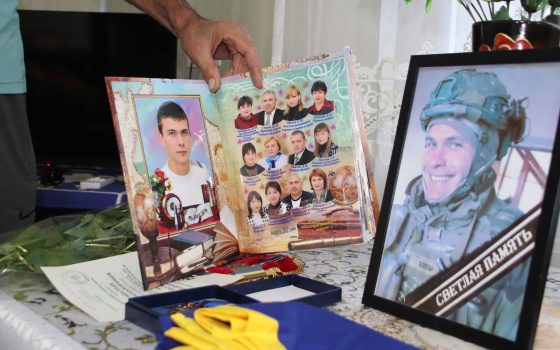 У День Незалежності батькам загиблого воїна з Одещини вручили посмертну нагороду сина (фото) «фото»