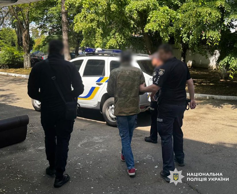 Приревнував до знайомої: на Одещині судитимуть чоловіка, який зарізав товариша (фото) usionline.com Приревнував до знайомої: на Одещині судитимуть чоловіка, який зарізав товариша (фото) «фото»