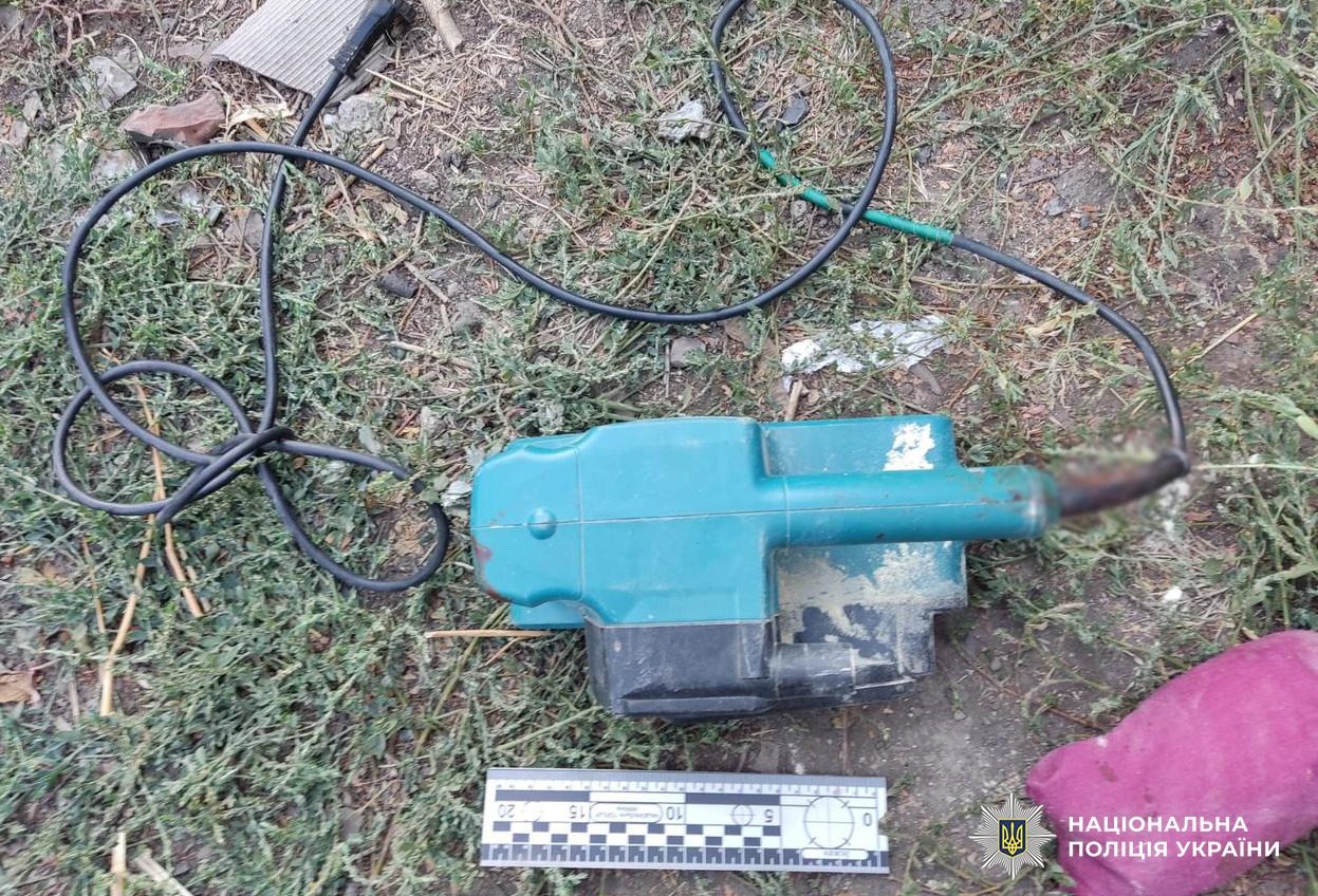 Шліфувальною машинкою по голові: на Одещині чоловік до смерті побив сусіда після сварки (фото) usionline.com Шліфувальною машинкою по голові: на Одещині чоловік до смерті побив сусіда після сварки (фото) «фото»