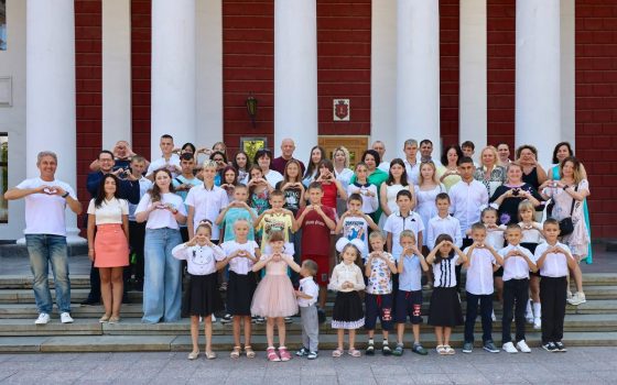 Вихованці дитячих будинків сімейного типу з Донеччини отримали ключі від нових осель в Одесі «фото»