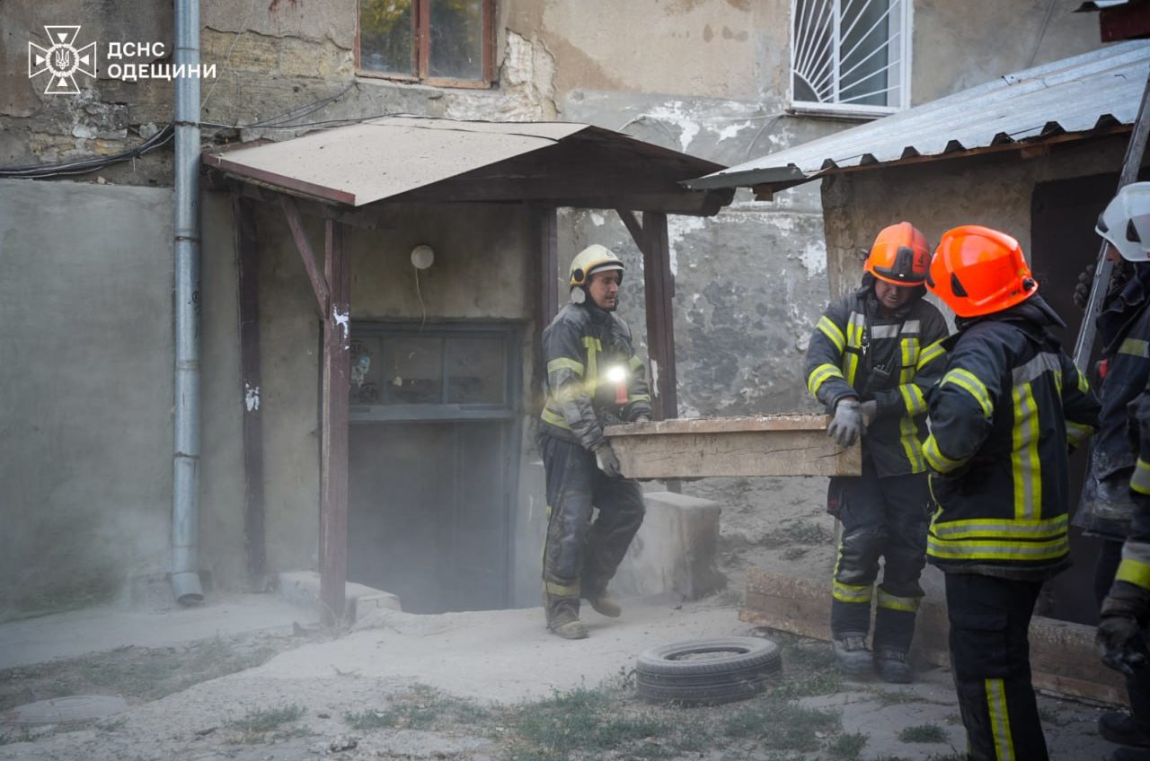 В Одесі на Балківській обвалилося горище та заблокувало людей (фото) «фото»