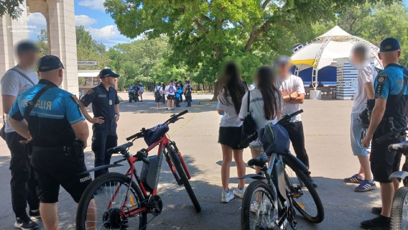 Рятували людей та ловили порушників: в Одесі завершився велосезон патрульної поліції (фото) «фото»