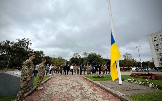 В Одесі до Дня прапора урочисто підняли державний стяг (фото) usionline.com В Одесі до Дня прапора урочисто підняли державний стяг (фото) «фото»