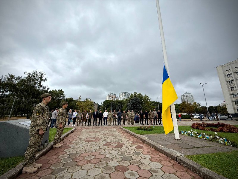 В Одесі до Дня прапора урочисто підняли державний стяг (фото) usionline.com В Одесі до Дня прапора урочисто підняли державний стяг (фото) «фото»