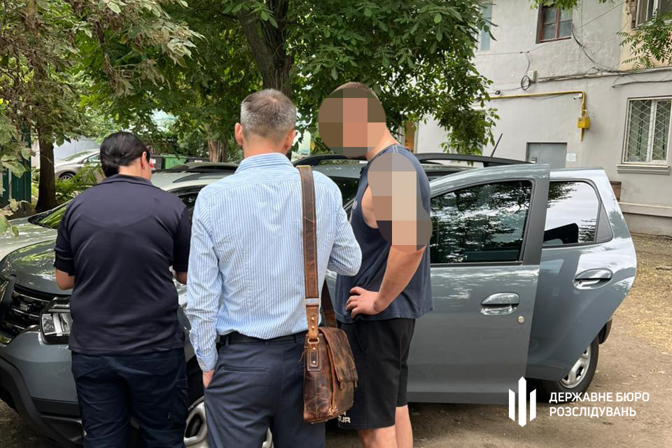Викрили ще одного фігуранта схеми торгівлі «відстрочками»: підозру оголошено працівнику Приморського ТЦК (фото) usionline.com Викрили ще одного фігуранта схеми торгівлі «відстрочками»: підозру оголошено працівнику Приморського ТЦК (фото) «фото»