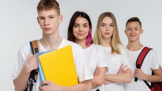 Медсестри, менеджери, банкіри та будівельники: які спеціальності обирають юнаки у коледжах «фото»