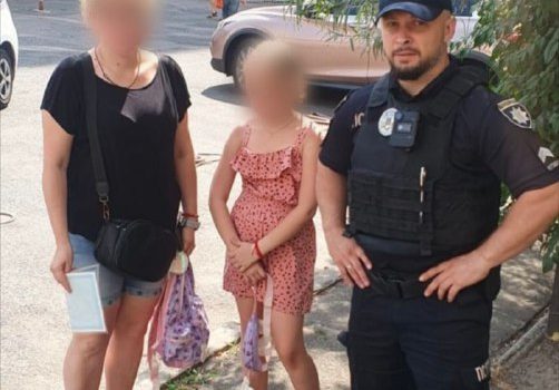 Патрульні в Одесі швидко розшукали дівчинку, яка втекла від матері (фото) «фото»
