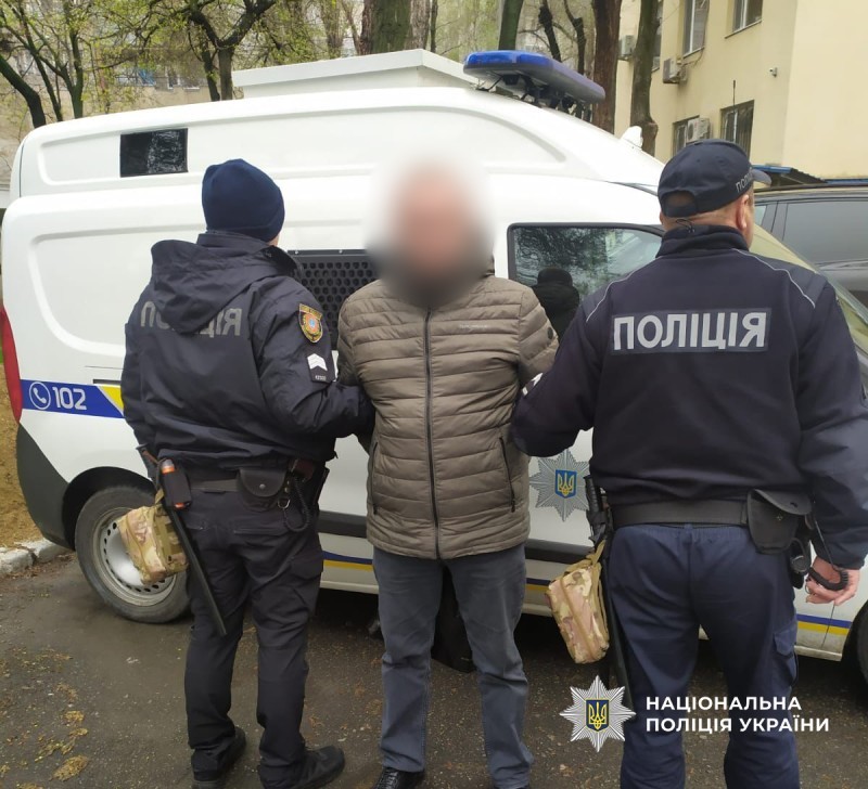 Погрожував «іграшковим» пістолетом та викрав гроші у водія: одесит опинився за ґратами «фото»