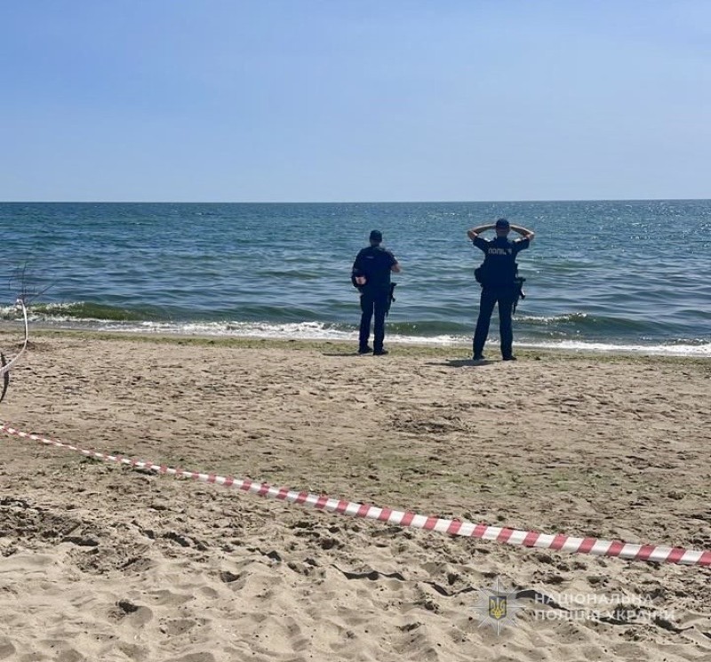 Вибухи в морі: на Одещині встановлюють обставини загибелі людей на пляжі usionline.com Вибухи в морі: на Одещині встановлюють обставини загибелі людей на пляжі «фото»