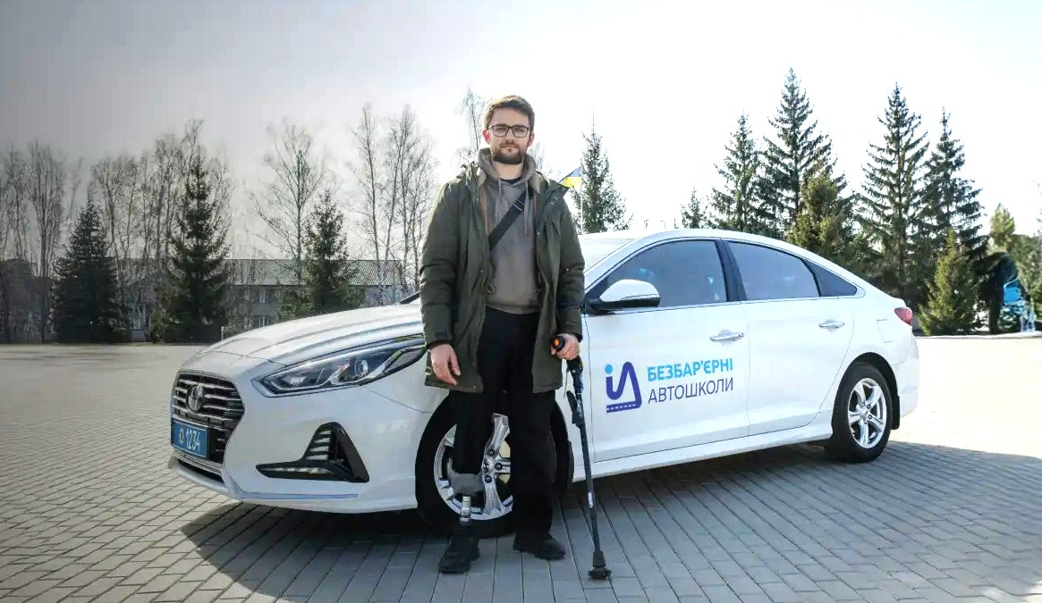 Ветеранів та ветеранок навчатимуть керуванню на спеціалізованих авто безоплатно «фото»