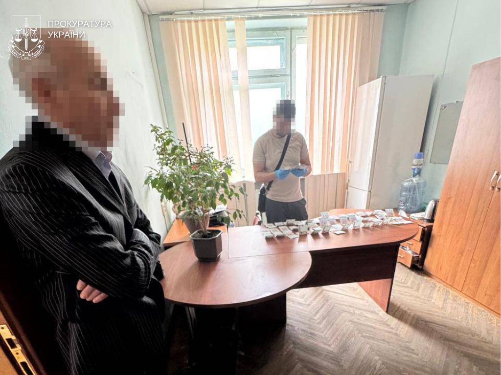 Судитимуть чиновника, який збирав «данину» з власника кіосків в Одесі (фото) usionline.com Судитимуть чиновника, який збирав «данину» з власника кіосків в Одесі (фото) «фото»
