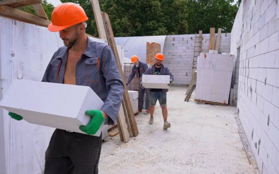 В Одесі триває відновлення будинку який нещодавно постраждав від обстрілів (фото) «фото»