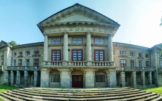 Понад 800 людей відгукнулися на оголошення молодої матері про відновлення школи на Хмельниччині (фото) «фото»