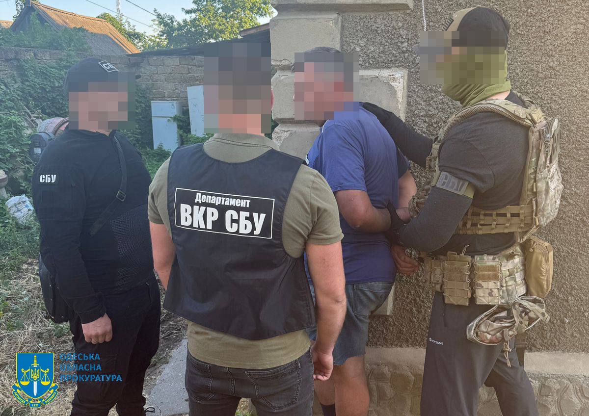 В Одесі викрили охоронця спортшколи, який зі спільниками коригували російські атаки по українських військових (фото) usionline.com В Одесі викрили охоронця спортшколи, який зі спільниками коригували російські атаки по українських військових (фото) «фото»