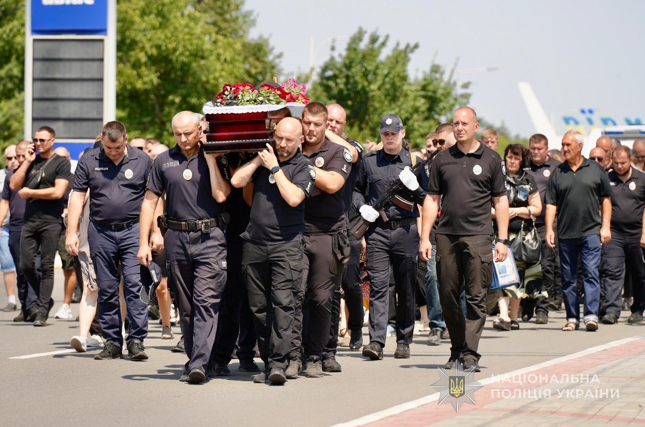 В Ізмаїлі попрощалися з поліцейським Михайлом Сорокою, загиблим під час служби (фото) «фото»