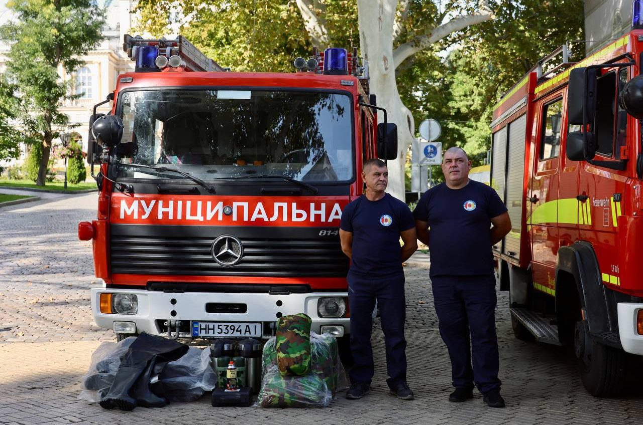 Одеса передала рятувальну техніку сусіднім громадам (фото) usionline.com Одеса передала рятувальну техніку сусіднім громадам (фото) «фото»