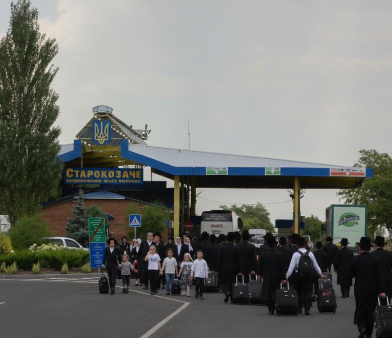 На кордоні з Молдовою утворилися черги після виїзду паломників (фото) «фото»