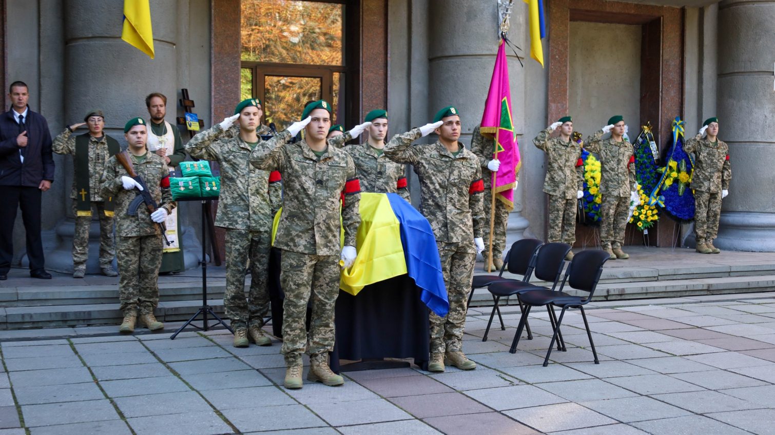 В Одесі в останню путь провели офіцера-прикордонника Олександра Яїчко (фото) «фото»