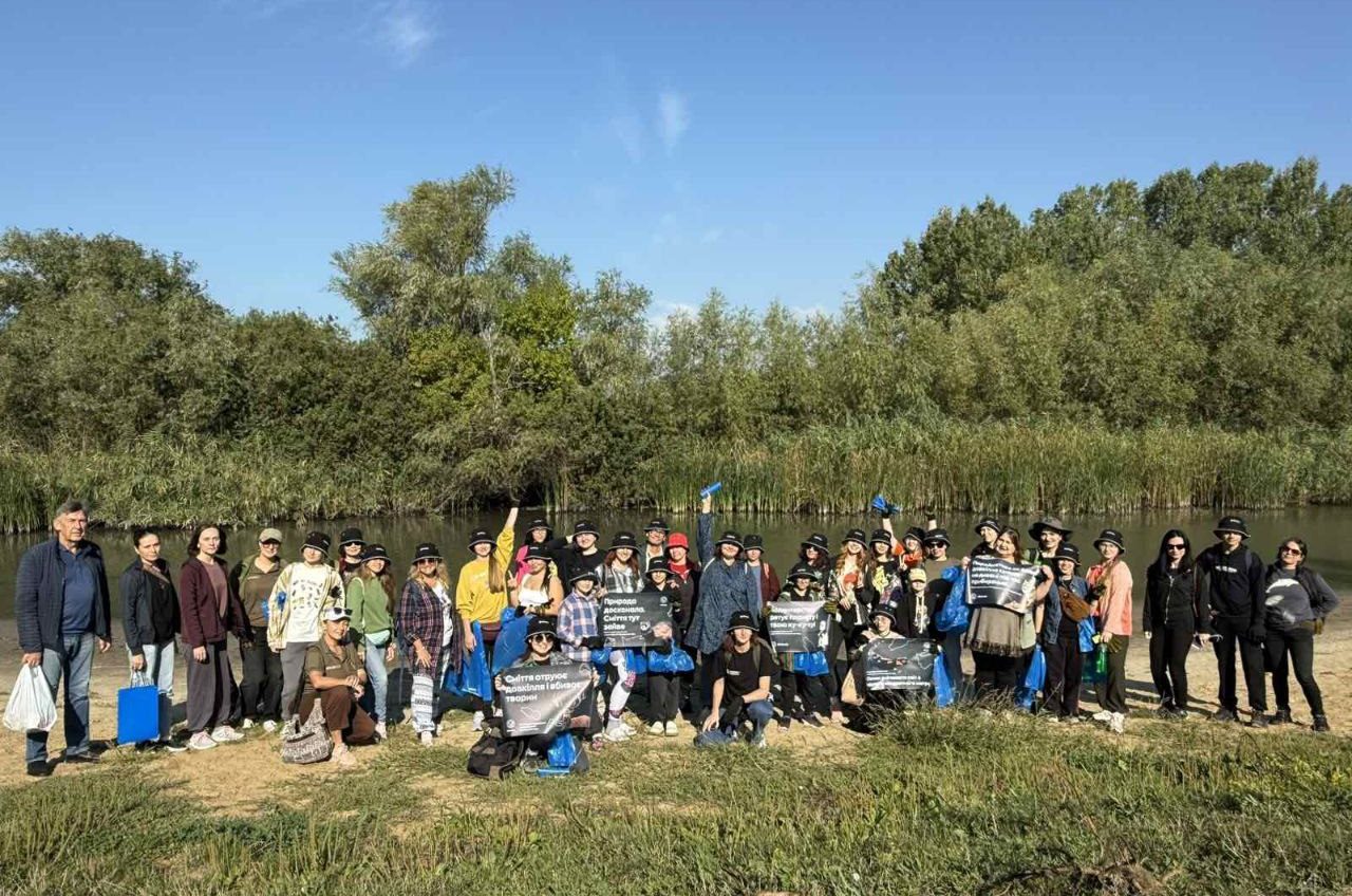 Одесити зібрали майже тонну сміття на екостежці «Дністровія» (фото) usionline.com Одесити зібрали майже тонну сміття на екостежці «Дністровія» (фото) «фото»