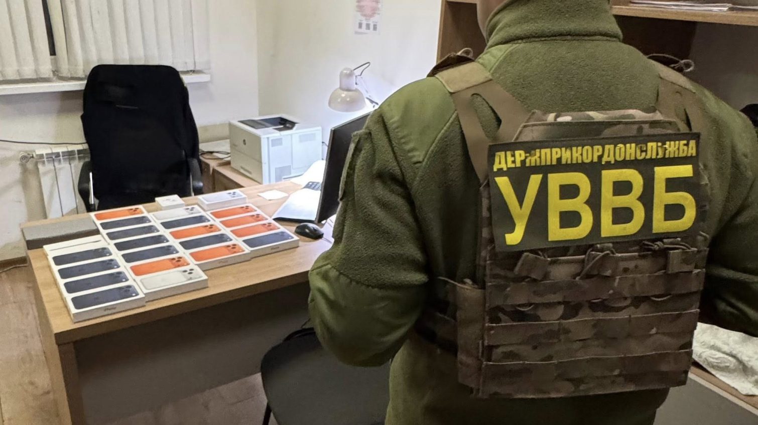 Прикордонники затримали українку з 22 iPhone на 2 мільйони гривень (фото) usionline.com Прикордонники затримали українку з 22 iPhone на 2 мільйони гривень (фото) «фото»