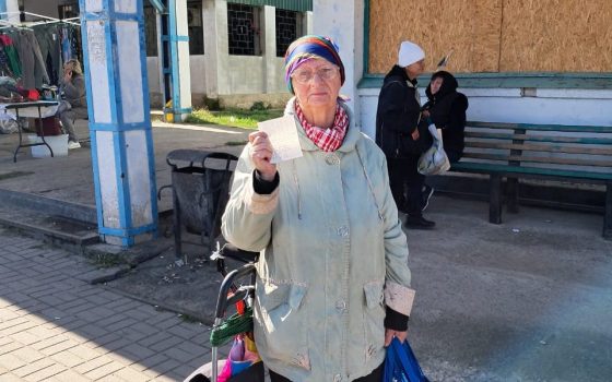Пішки вибралася, попри атаку дронів: літній жінці з Берислава вдалося самотужки вийти з міста usionline.com Пішки вибралася, попри атаку дронів: літній жінці з Берислава вдалося самотужки вийти з міста «фото»