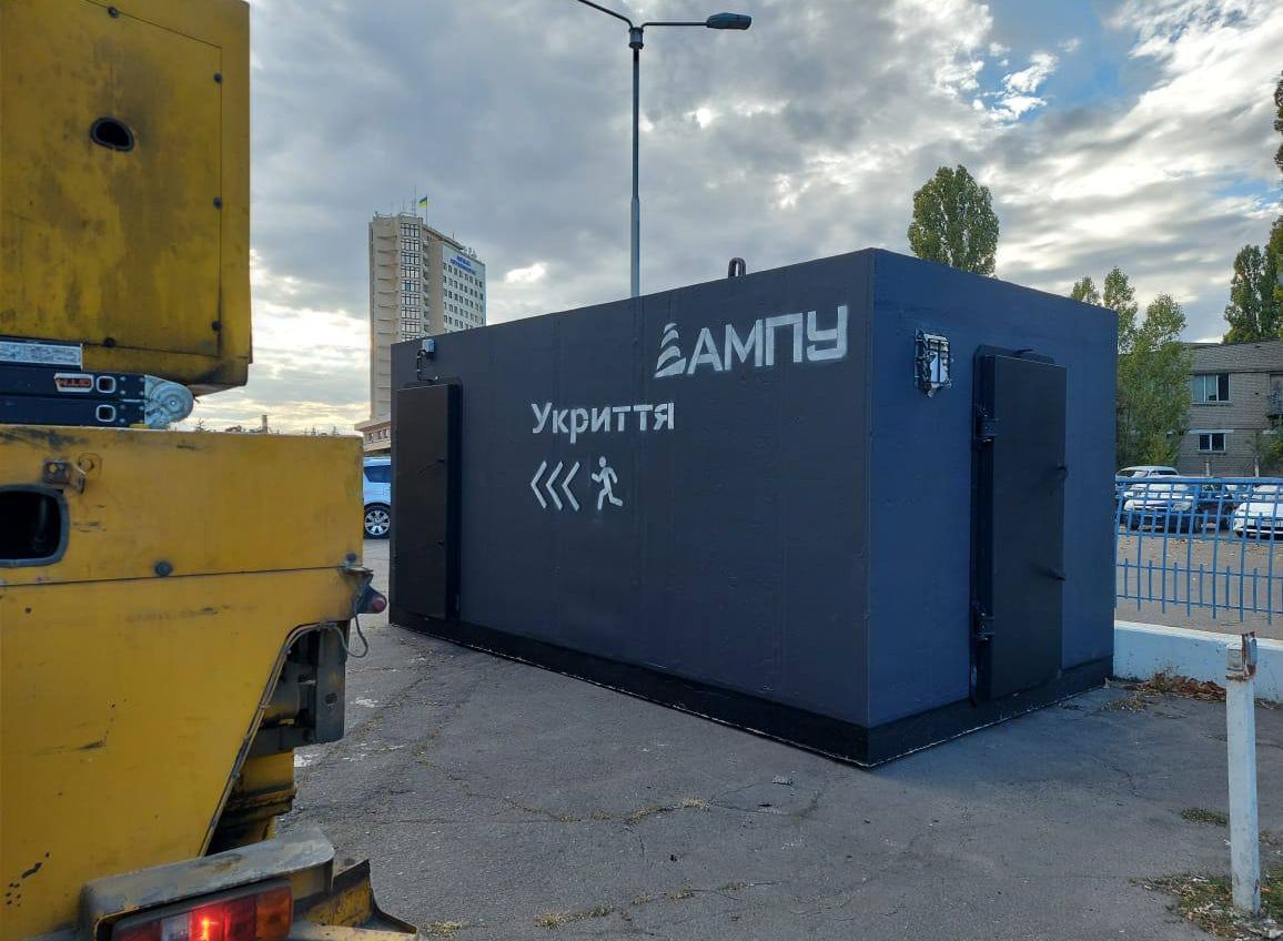 Чорноморський порт отримав перші три мобільні укриття для захисту працівників (фото) «фото»