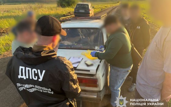 За 10 тисяч доларів обіцяв переправити за кордон: на Одещині спіймали ділка «фото»