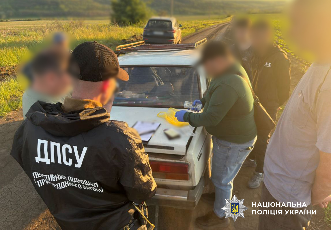 За 10 тисяч доларів обіцяв переправити за кордон: на Одещині спіймали ділка usionline.com За 10 тисяч доларів обіцяв переправити за кордон: на Одещині спіймали ділка «фото»