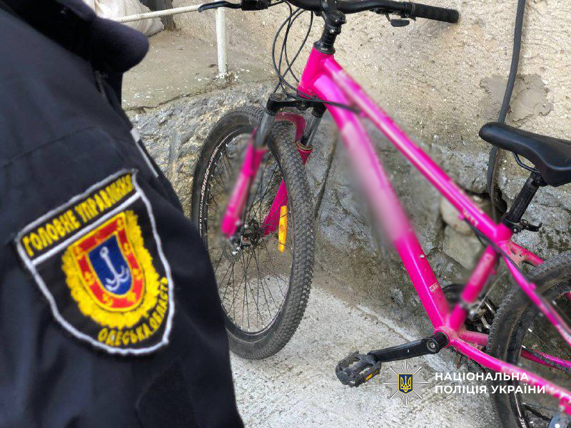 Вкрали ноутбук, мопед та велисипед: на Одещині п’ятьох чоловіків викрили у серії крадіжок «фото»