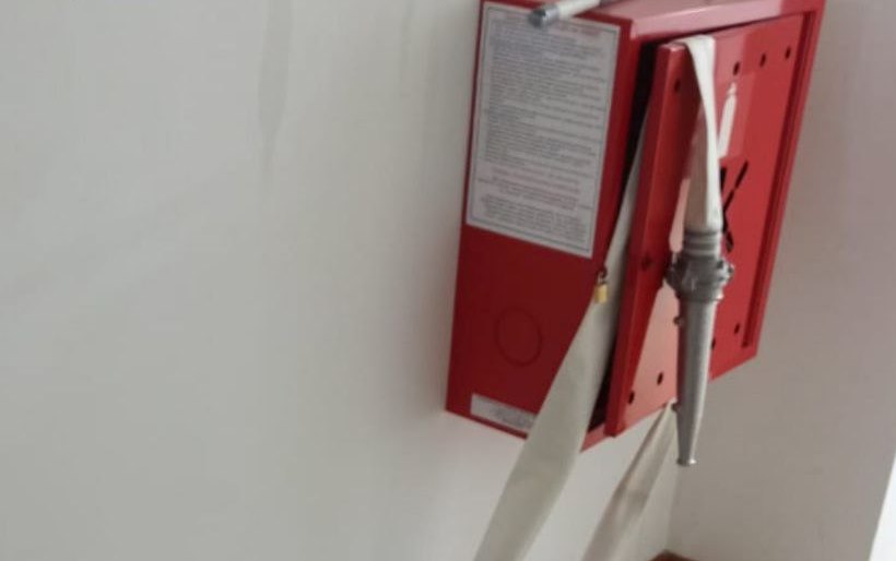 В Одесі спіймали хулігана, який потрощив в одній з багатоповерхівок щитову та протипожежну шафу (фото) usionline.com В Одесі спіймали хулігана, який потрощив в одній з багатоповерхівок щитову та протипожежну шафу (фото) «фото»