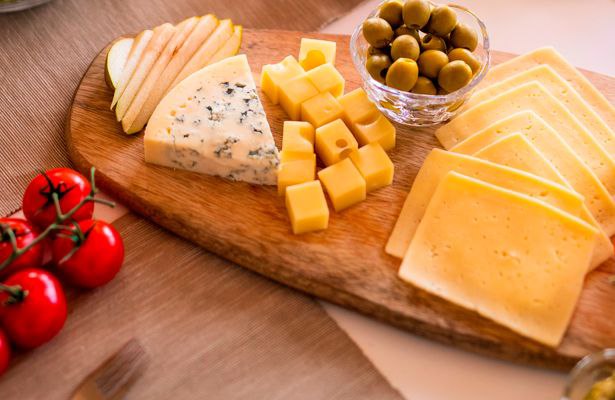 Восени сири ще подорожчають, а українці переходитимуть на сирний продукт «фото»