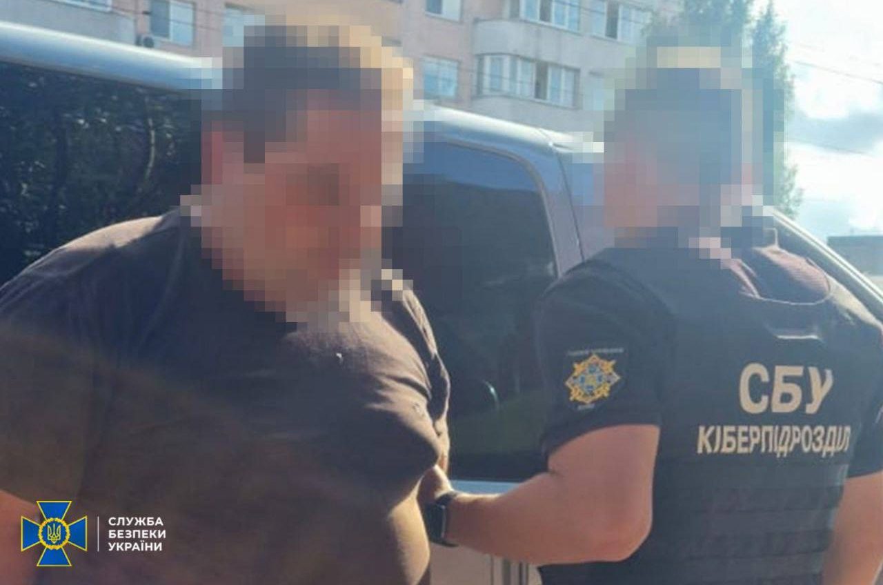СБУ затримала агентів російського ГРУ, які готували удари по Києву та Одесі usionline.com СБУ затримала агентів російського ГРУ, які готували удари по Києву та Одесі «фото»