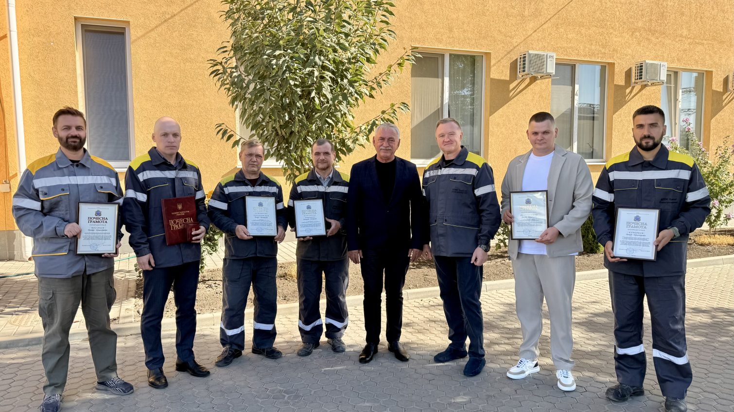 Енергетиків Одещини відзначили за оперативне відновлення світла після атак (фото) usionline.com Енергетиків Одещини відзначили за оперативне відновлення світла після атак (фото) «фото»