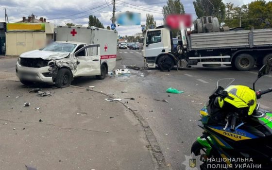 В Одесі зіштовхнулися швидка та вантажівка «фото»