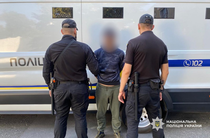 Поранив і викинув ніж у смітник: в Одесі безпритульний убив перехожого (фото) usionline.com Поранив і викинув ніж у смітник: в Одесі безпритульний убив перехожого (фото) «фото»