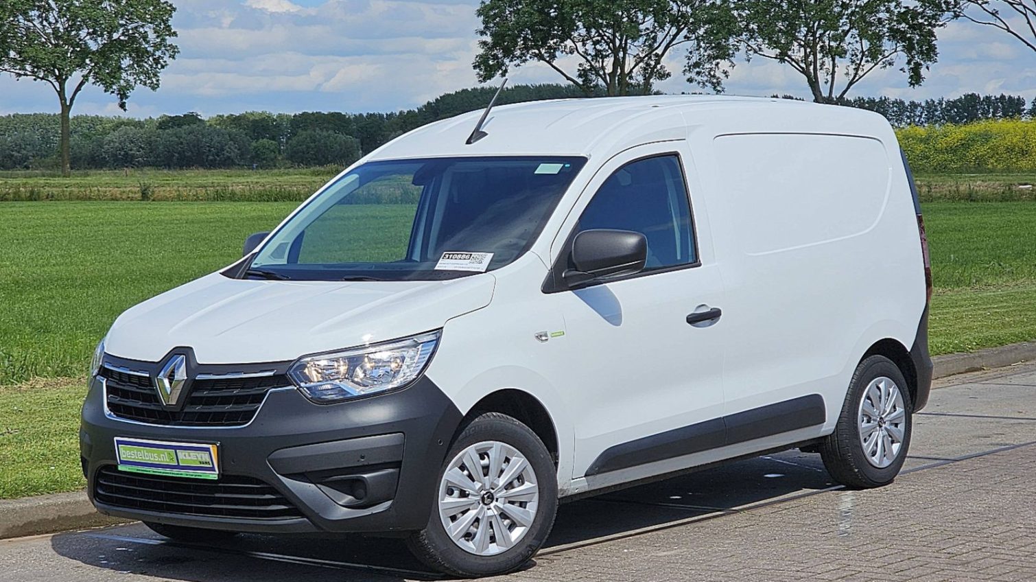 Одеська поліція планує закупити три спецавтівки Renault Express за $85,5 тисяч: ринкова ціна нижча «фото»
