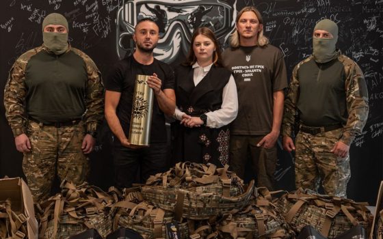 Гурт «Антитіла» передав ГУР засоби захисту на 1 млн гривень (фото) usionline.com Гурт «Антитіла» передав ГУР засоби захисту на 1 млн гривень (фото) «фото»