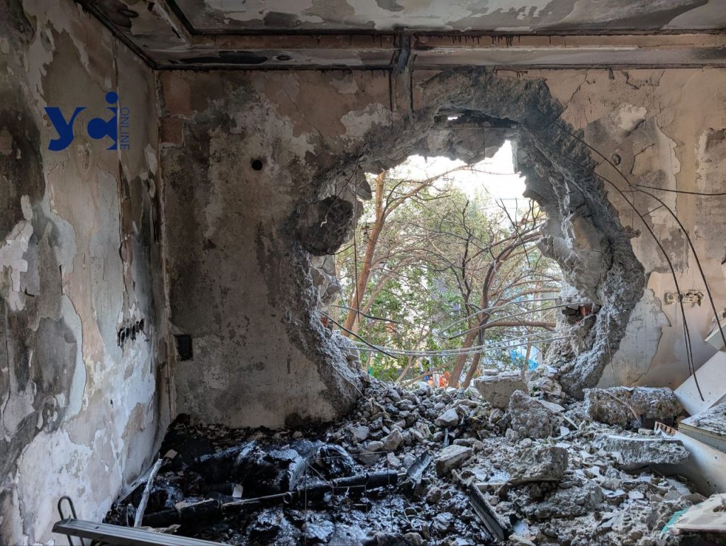 В Одесі ворожий дрон повністю знищив кімнату школяра: освітяни просять про допомогу (фото) «фото»