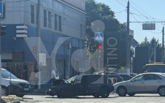 На Євгена Танцюри в Одесі сталася ДТП: проїзд вулицею ускладнений (фото) «фото»