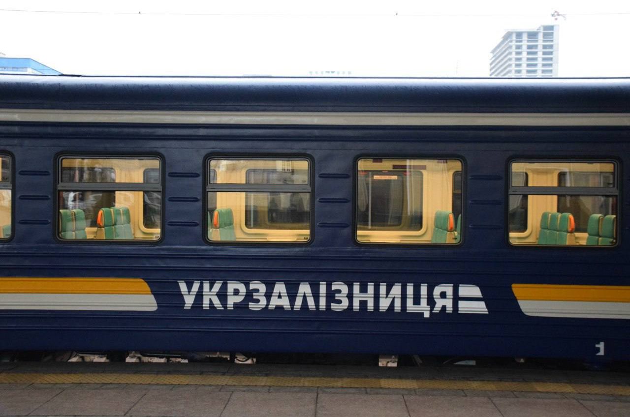 Поїзди одеського напрямку затримуються через атаки рф по підстанціях «фото»