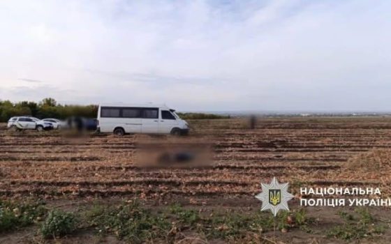 У Біляївці мікроавтобус заднім ходом насмерть збив жінку «фото»