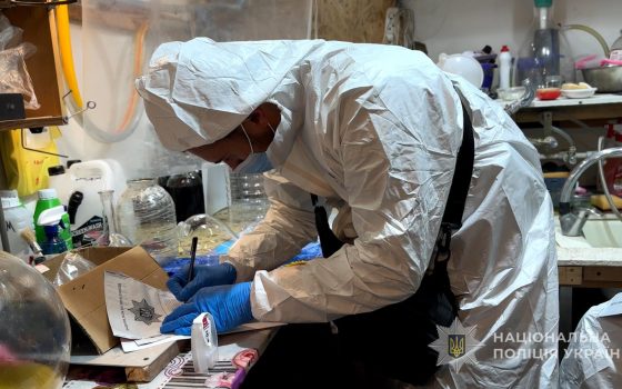 Одеситу загрожує 12 років за ґратами за організацію нарколабораторії в Одесі «фото»