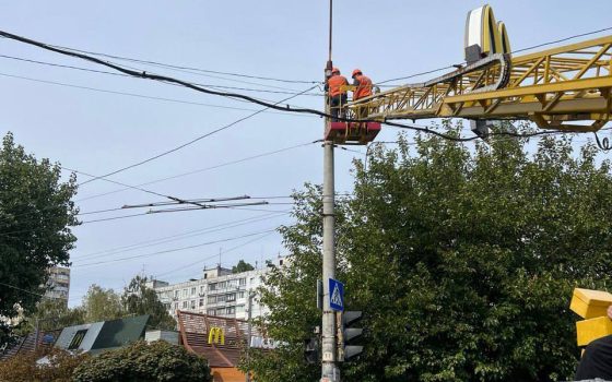 На площі Незалежності в Одесі ремонтують світлофор – скільки триватимуть роботи «фото»
